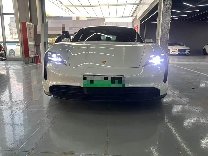 Фото 2 - Porsche Taycan