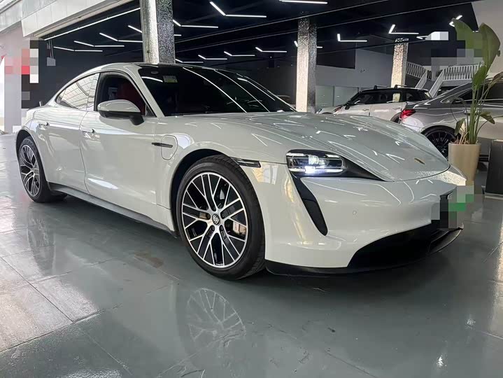 Фото 3 - Porsche Taycan