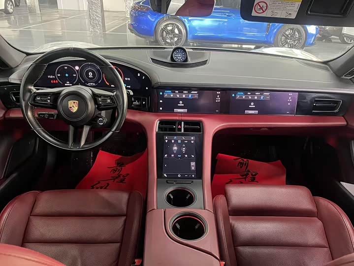 Фото 7 - Porsche Taycan