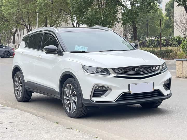 Фото 4 - Geely Coolray Hybrid