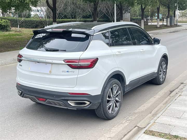 Фото 7 - Geely Coolray Hybrid