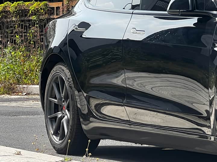 Фото 6 - Tesla Model 3