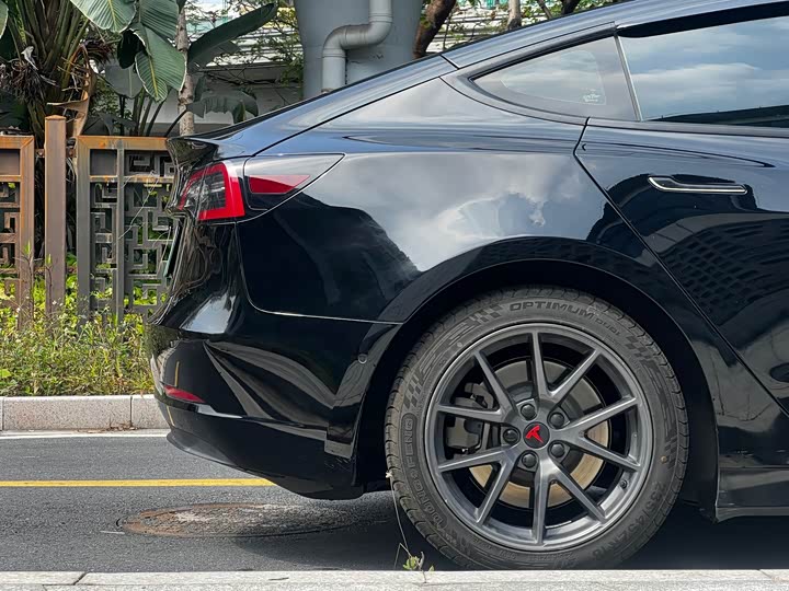 Фото 9 - Tesla Model 3