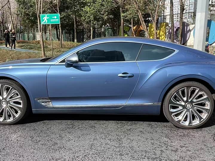 Фото 4 - Bentley Continental GT