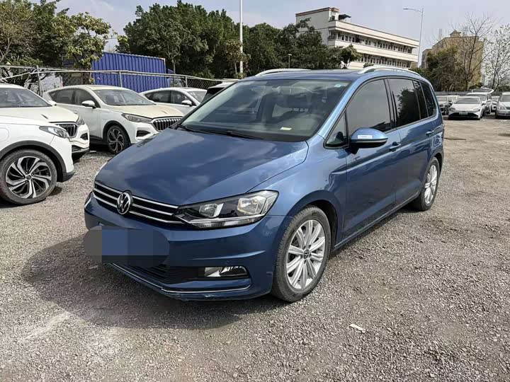 Photo 1 - Volkswagen Touran L
