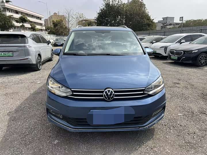 Photo 2 - Volkswagen Touran L