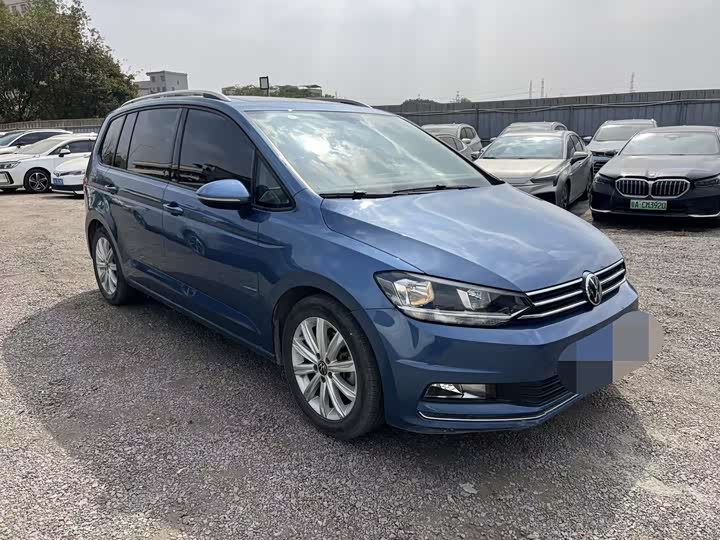 Photo 3 - Volkswagen Touran L