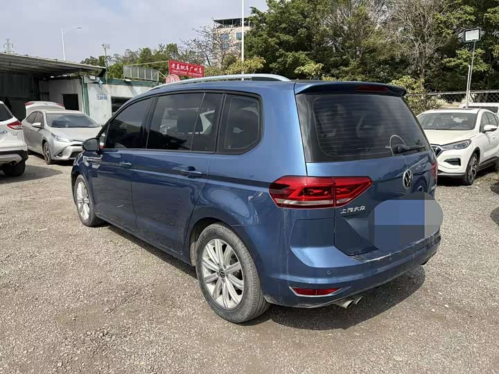 Photo 4 - Volkswagen Touran L