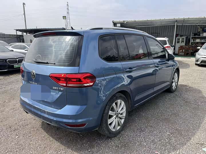 Photo 6 - Volkswagen Touran L
