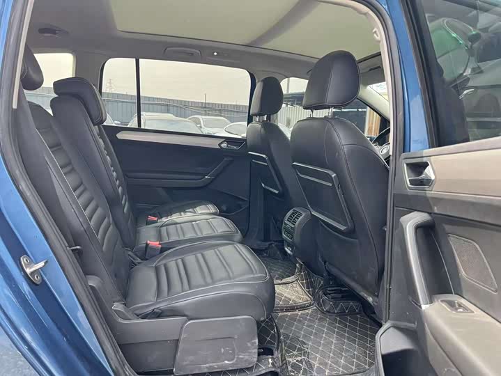 Photo 9 - Volkswagen Touran L