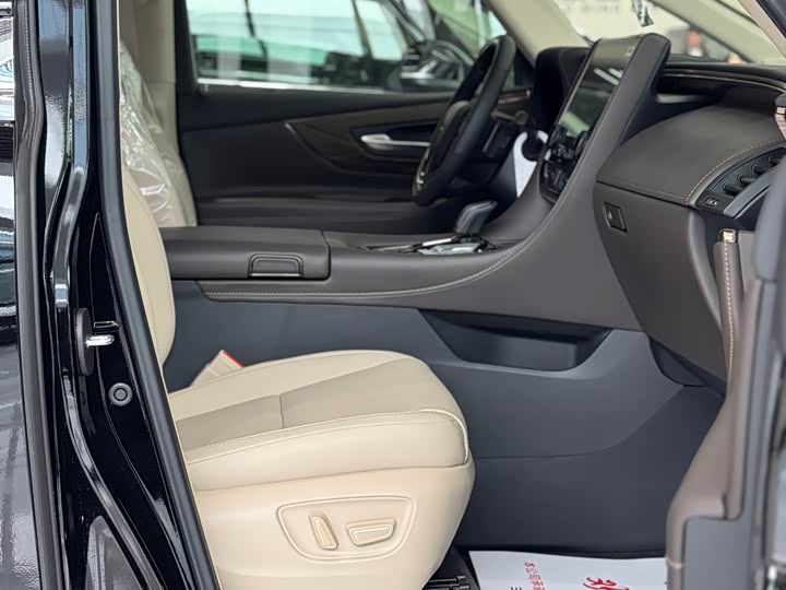 Photo 4 - Toyota Vellfire