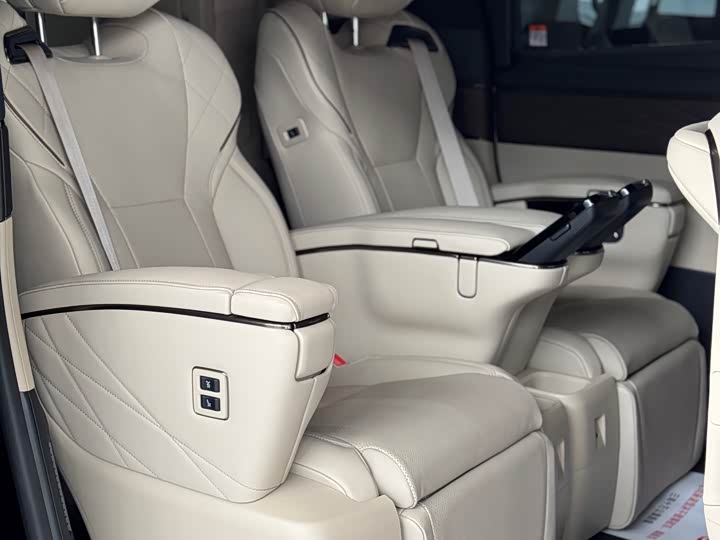 Photo 6 - Toyota Vellfire