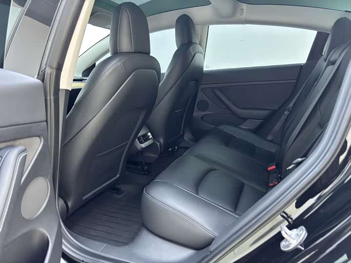 Фото 6 - Tesla Model 3