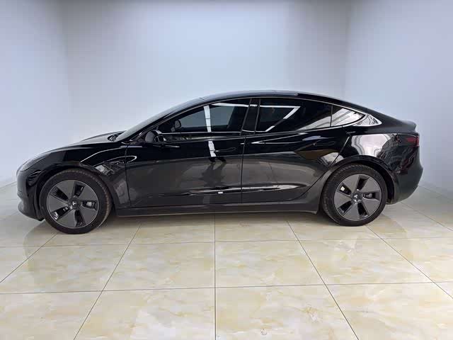 Фото 7 - Tesla Model 3