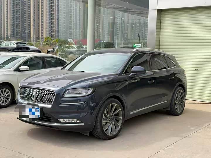 Фото 1 - Lincoln Corsair