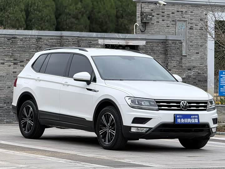 Фото 2 - Volkswagen Tiguan L Pro