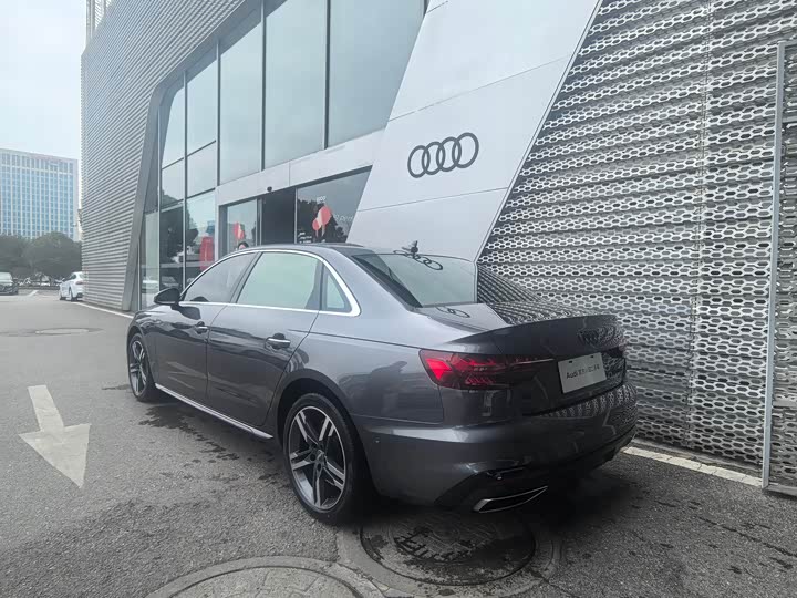 Фото 5 - Audi A4L