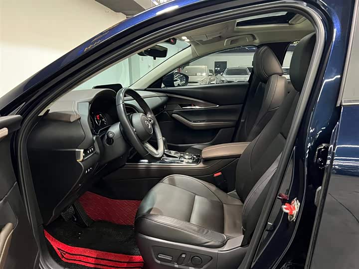 Фото 8 - Mazda CX-30