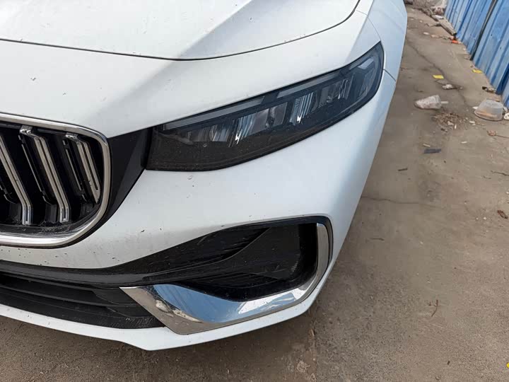 Фото 4 - Geely Preface