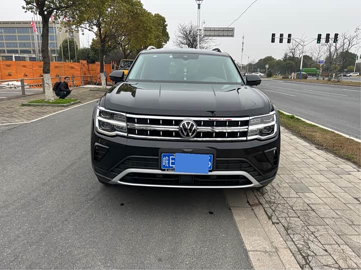 Photo 2 - Volkswagen Teramont Pro