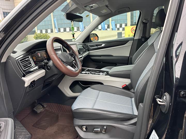 Photo 7 - Volkswagen Teramont Pro