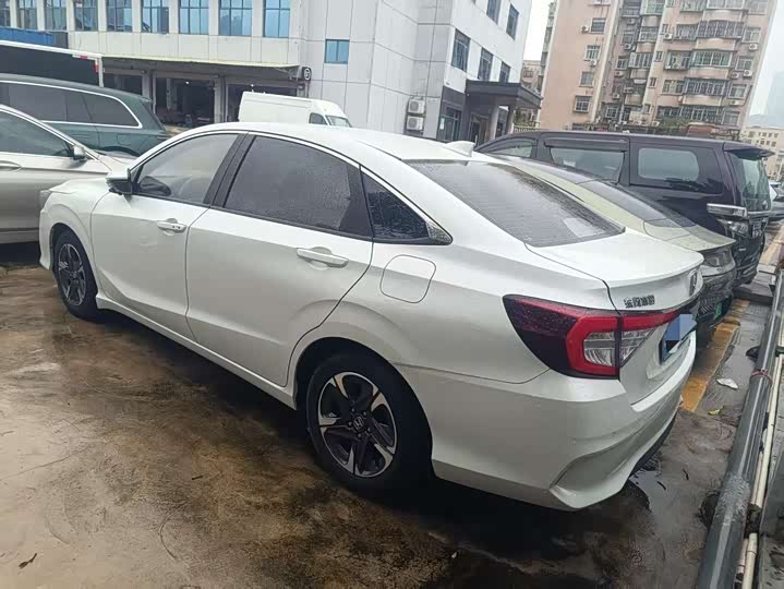 Photo 3 - Honda Envix