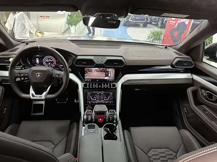 Фото 7 - Lamborghini Urus