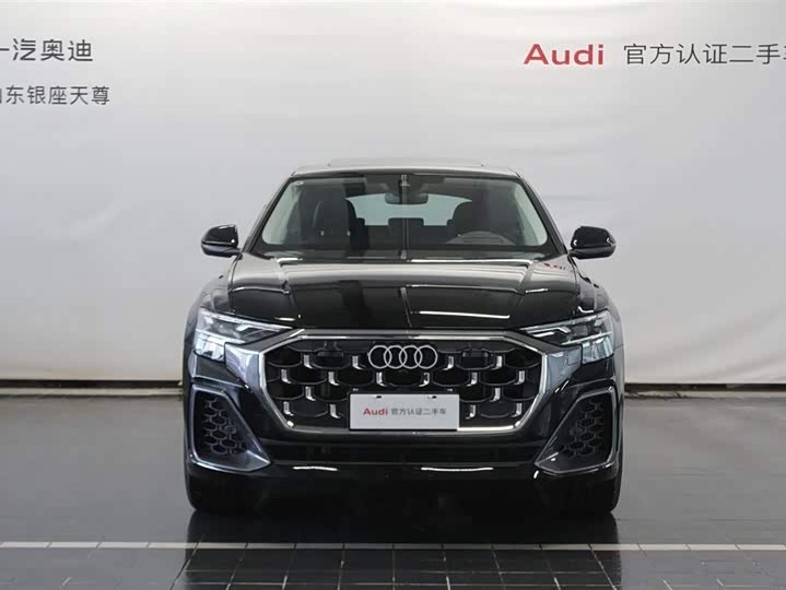 Фото 2 - Audi Q8
