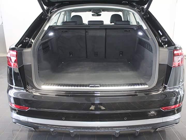 Фото 7 - Audi Q8