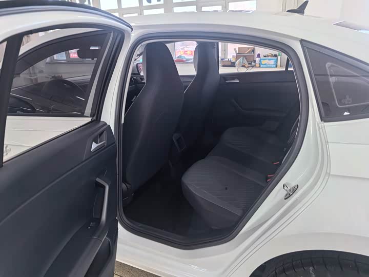 Фото 8 - Volkswagen Lavida