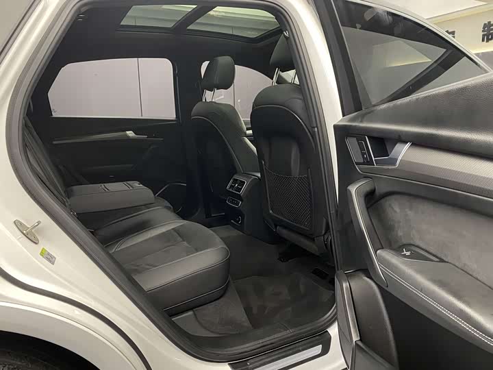 Фото 8 - Audi Q5L Sportback