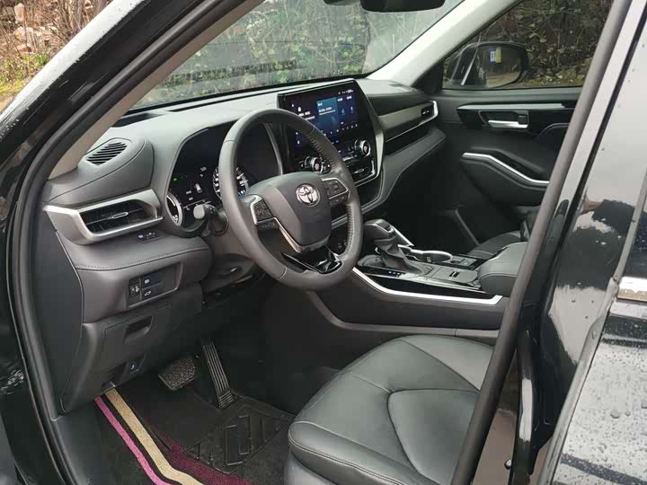 Фото 7 - Toyota Highlander