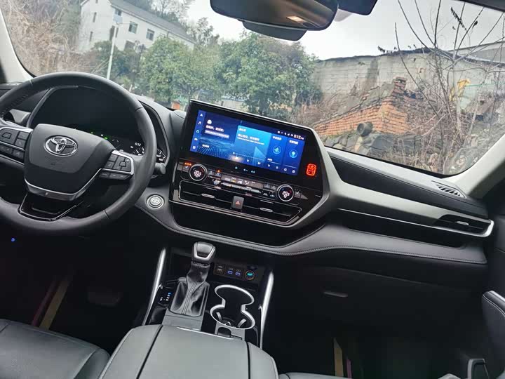 Фото 9 - Toyota Highlander