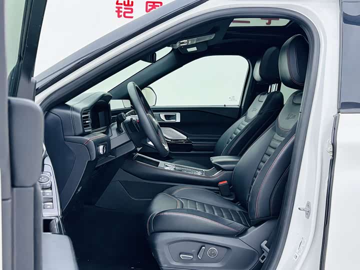 Фото 8 - Ford Explorer