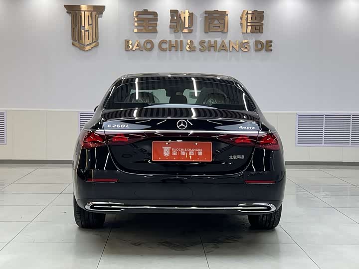 Фото 3 - Mercedes-Benz E-Class