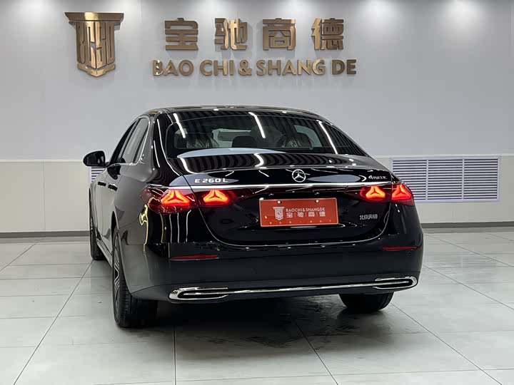 Фото 5 - Mercedes-Benz E-Class