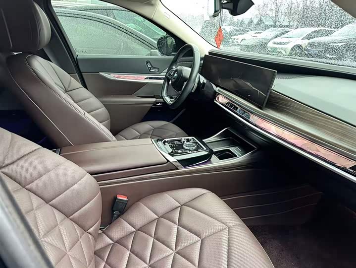 Фото 3 - BMW 7 Series