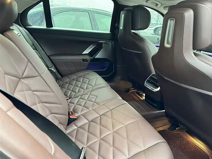 Фото 4 - BMW 7 Series