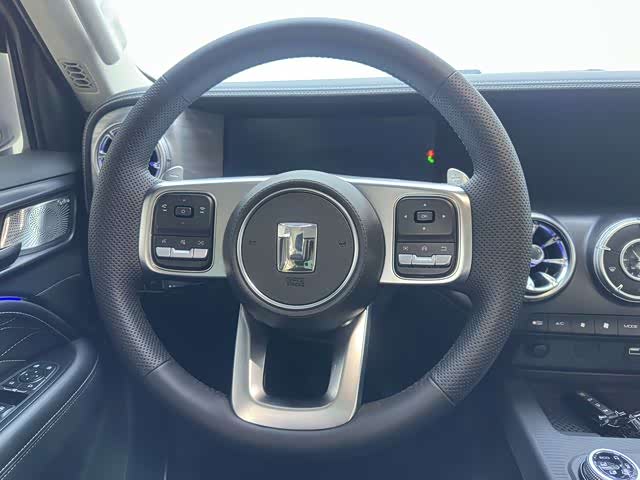 Фото 6 - Tank 300