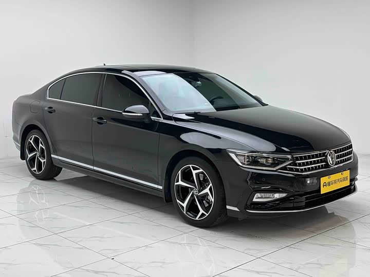 Photo 2 - Volkswagen Magotan