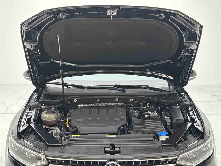 Photo 5 - Volkswagen Magotan