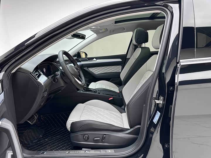 Photo 6 - Volkswagen Magotan