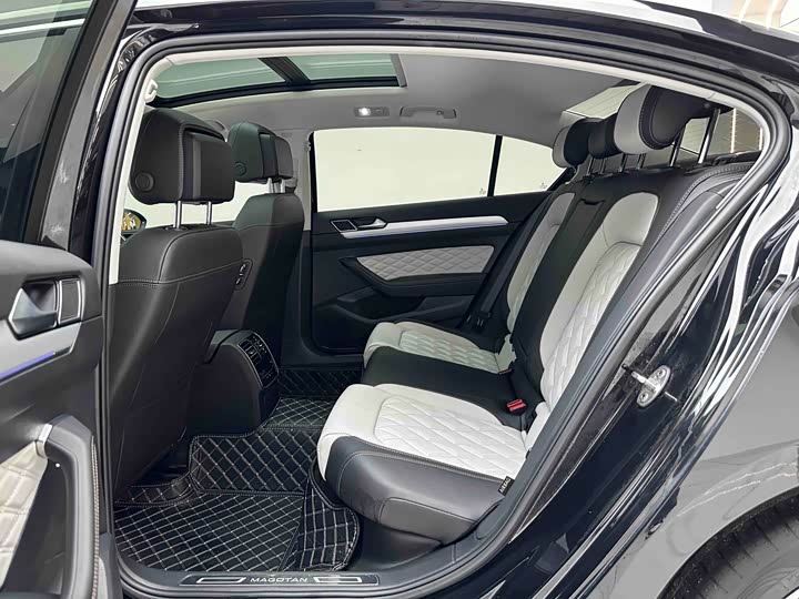 Photo 7 - Volkswagen Magotan