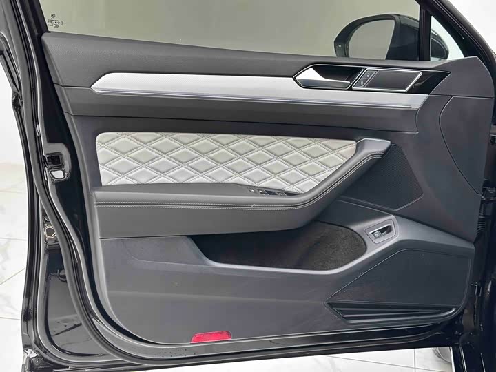 Photo 8 - Volkswagen Magotan