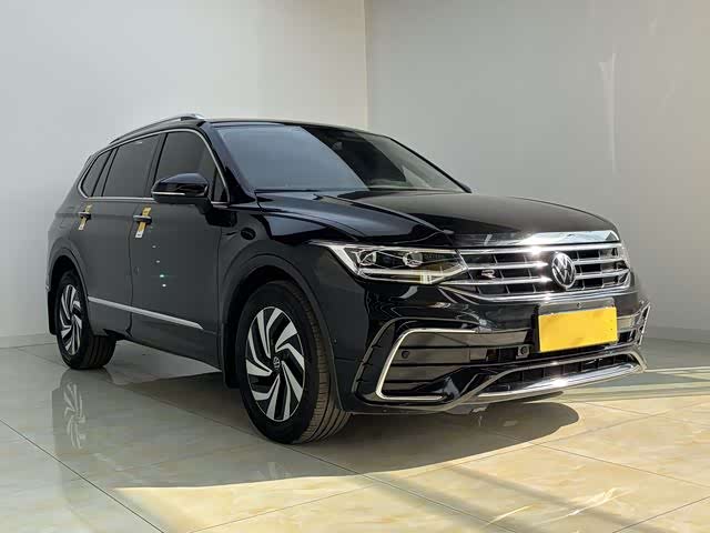 Фото 3 - Volkswagen Tiguan L Pro