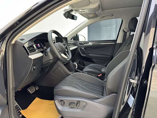 Фото 4 - Volkswagen Tiguan L Pro