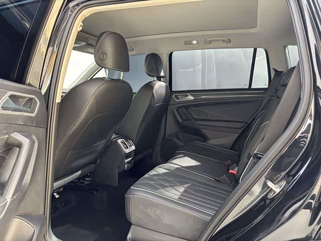 Фото 8 - Volkswagen Tiguan L Pro