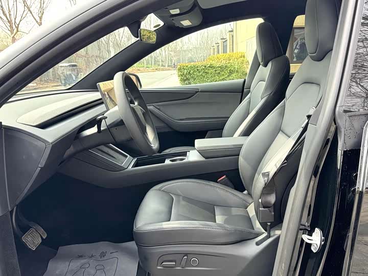 Photo 4 - Tesla Model Y