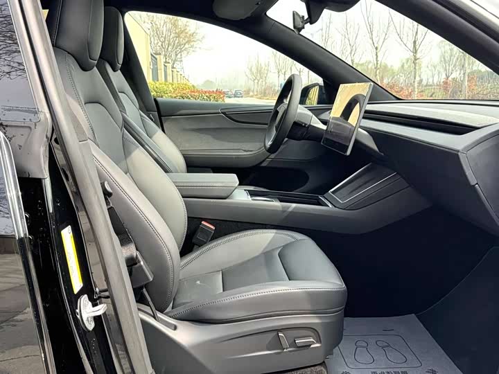 Photo 5 - Tesla Model Y