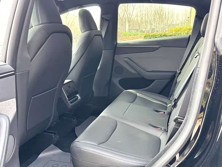 Photo 6 - Tesla Model Y